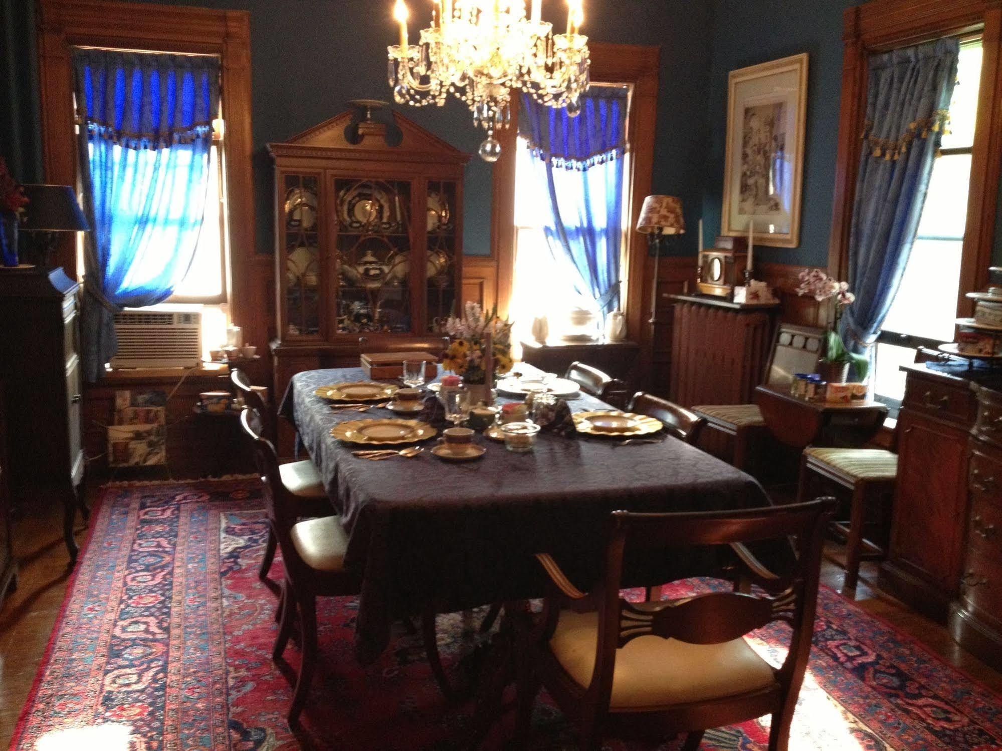 A Moment In Time Bed & Breakfast Niagara Falls