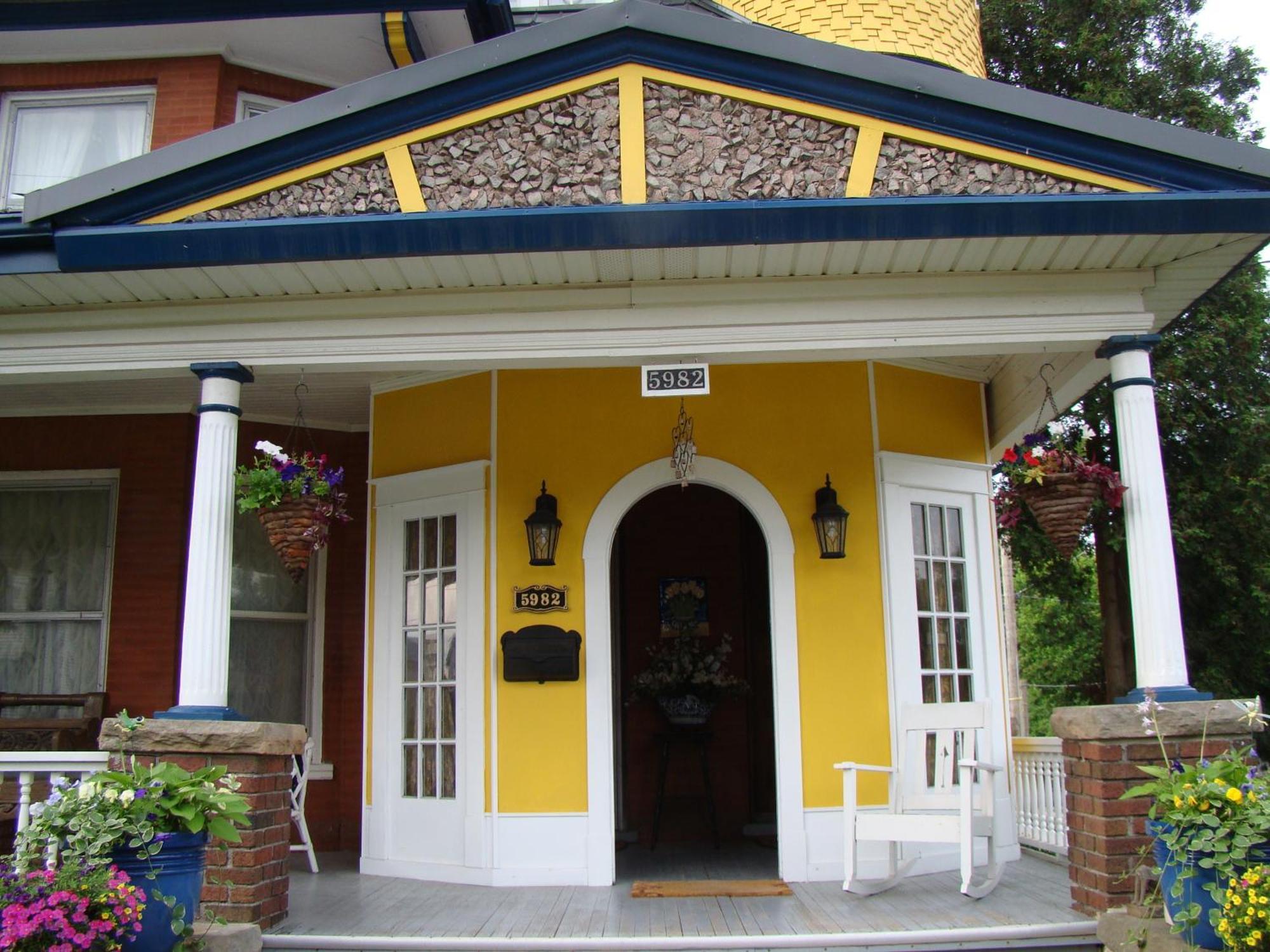 A Moment In Time Bed & Breakfast Niagara Falls