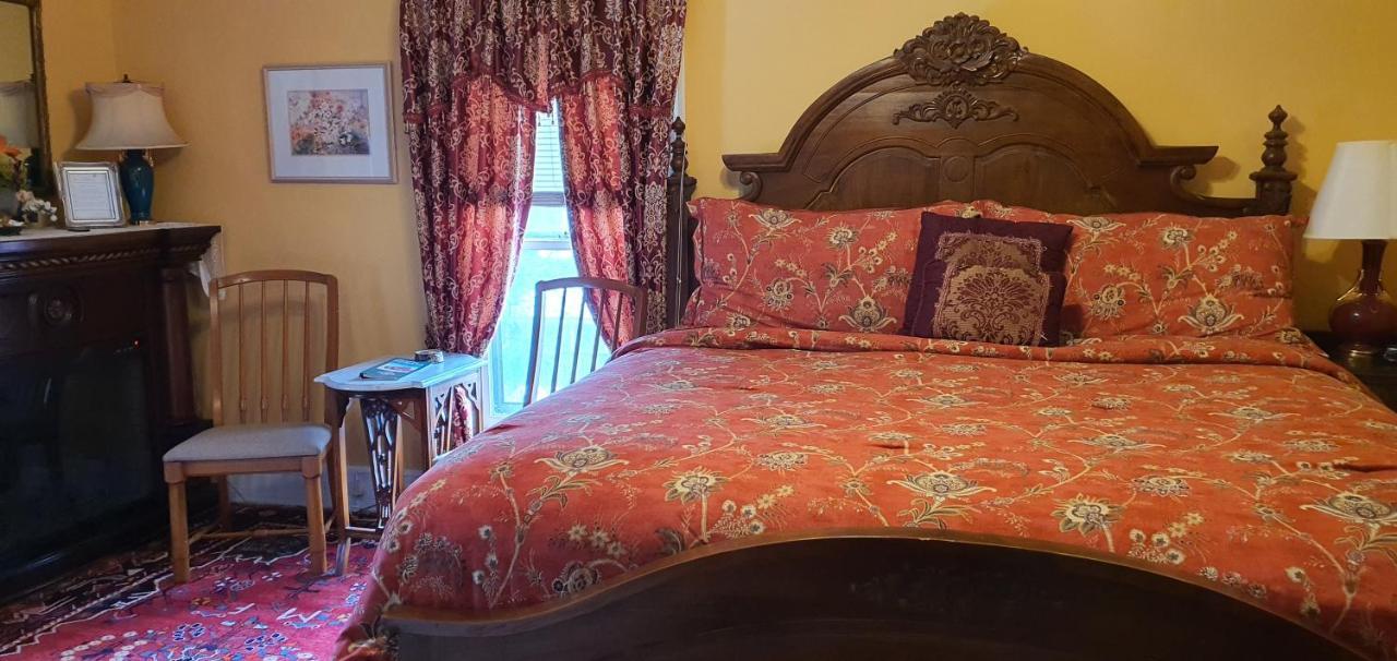 A Moment In Time Bed & Breakfast Niagara Falls